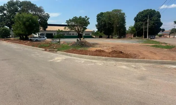 Prefeitura de Rosário Oeste instala iluminação pública e reforça infraestrutura na Rua IW9