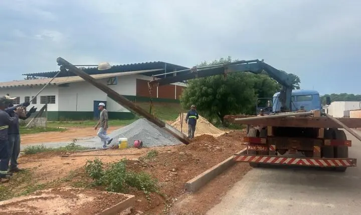 Prefeitura de Rosário Oeste instala iluminação pública e reforça infraestrutura na Rua IW9