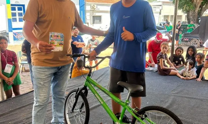 Prefeitura de Rosário Oeste realizou Projeto “Brincando na Praça” e animou o dia das crianças