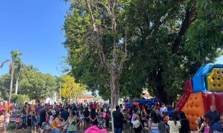 Prefeitura de Rosário Oeste realizou Projeto “Brincando na Praça” e animou o dia das crianças