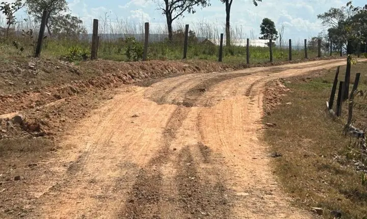 Prefeitura de Rosário Oeste recupera estradas da Comunidade Santa Helena