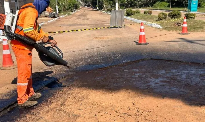 Rosário Oeste recupera o asfalto da Av. Coronel Arthur Borges.