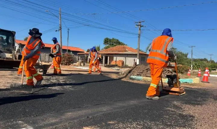 Rosário Oeste recupera o asfalto da Av. Coronel Arthur Borges.