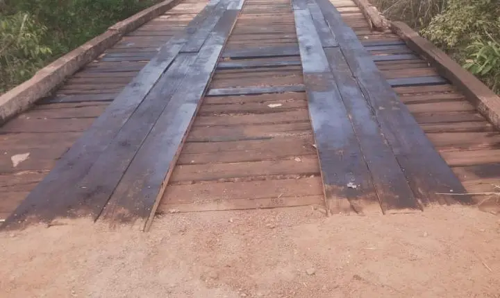 Prefeitura de Rosário Oeste recuperou ponte de madeira de 26 metros no Assentamento Cocal