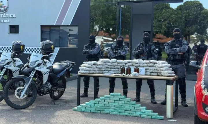 Prejuízo de R$ 2,5 milhões: PM prende dupla com 110 tabletes de entorpecentes