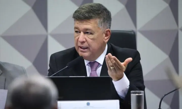 Presidente da CPMI do INSS pretende recorrer de decisão do STF que desobriga Vorcaro