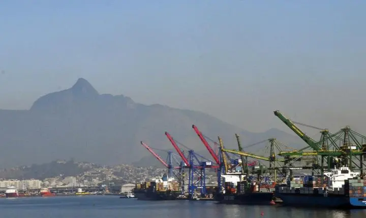 Previsão de superávit comercial para 2026 cai para US$ 84,4 bilhões