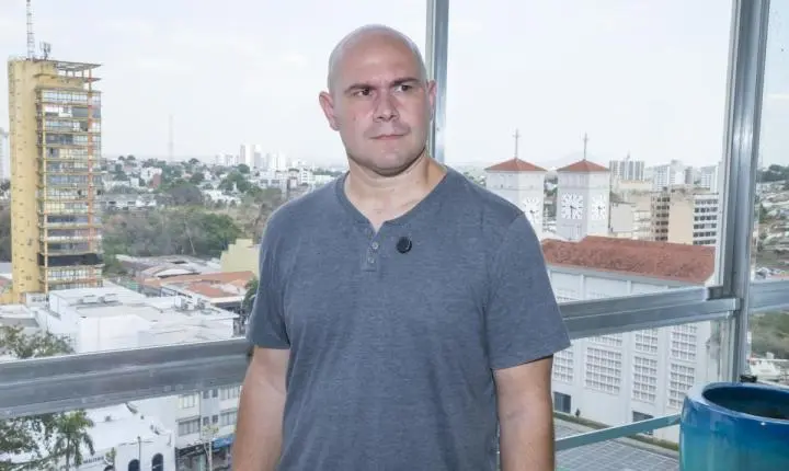 Professores entram na Justiça contra Abilio e pedem R$ 100 mil por danos morais