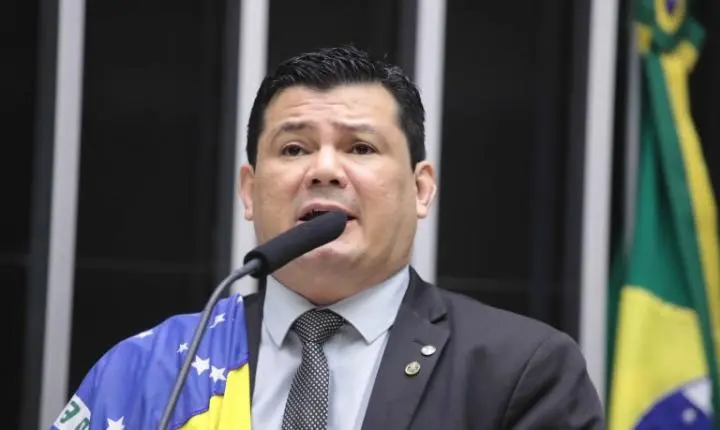Câmara dos Deputados analisa projeto que amplia porte de arma de fogo para guardas civis municipais e vigilantes