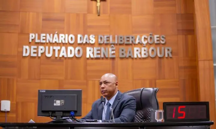 Projeto de Juca do Guaraná avança em comissão e reforça transparência na cobrança de serviços