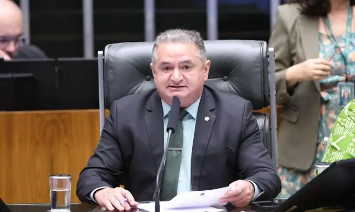 Câmara analisa projeto que obriga manutenção de imóveis abandonados