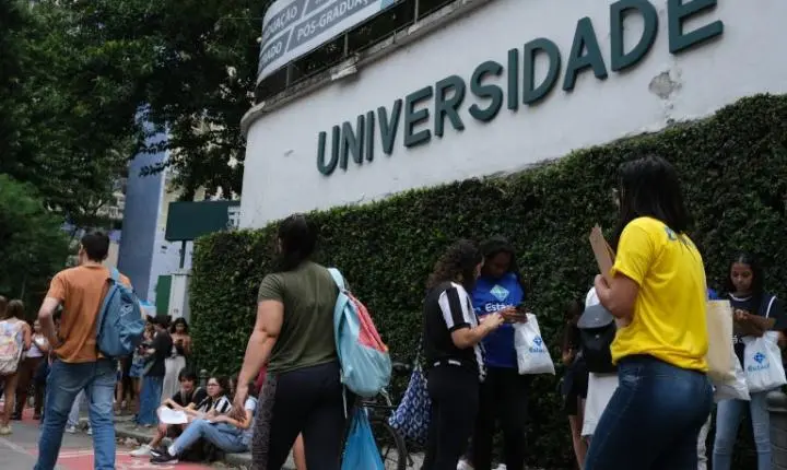 Projeto na Câmara propõe o fim do vestibular em universidades públicas