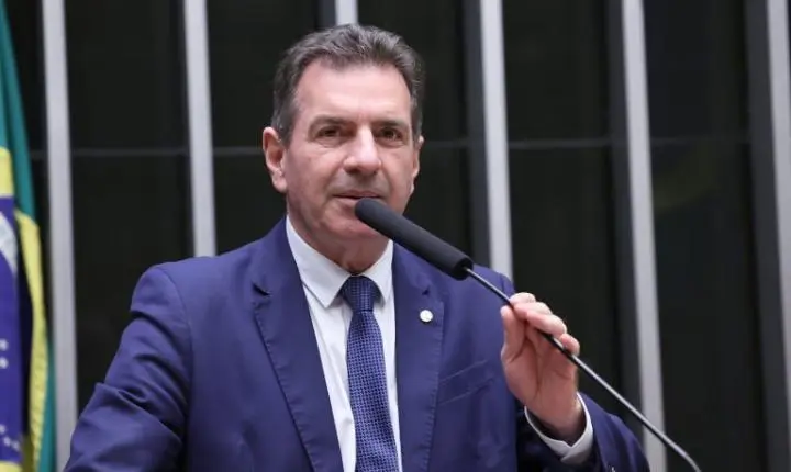 Projeto de lei propõe preço mínimo de R$ 2,50 para o litro de leite pago ao produtor rural