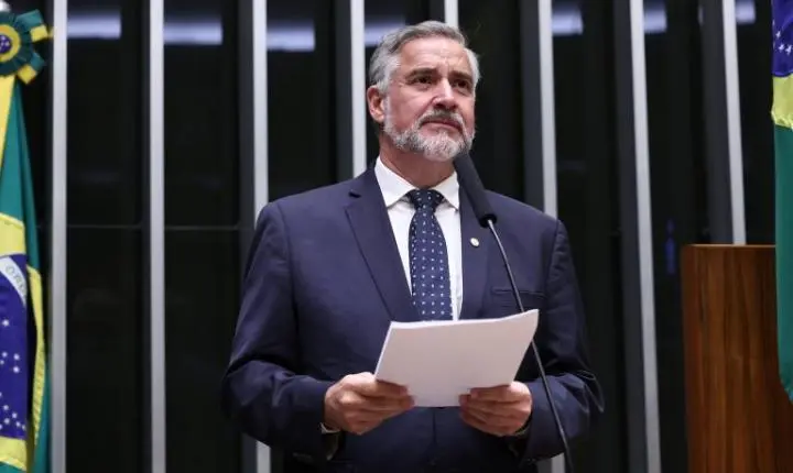 Proposta na Câmara dos Deputados visa proibir cassinos on-line algorítmicos, incluindo o 