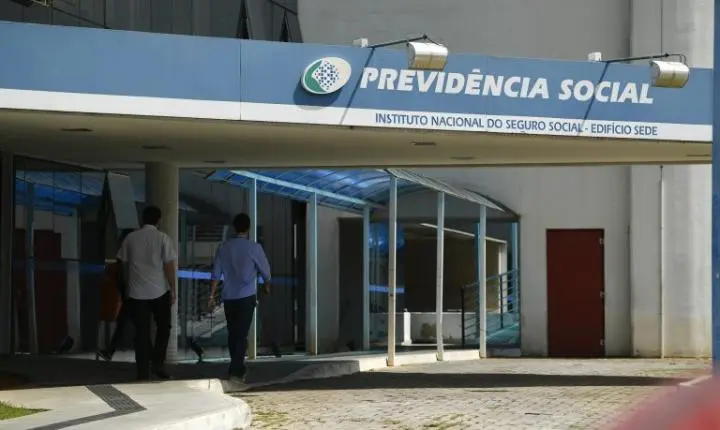 Projeto de lei busca gratuidade em ligações para centrais do INSS e Trabalho