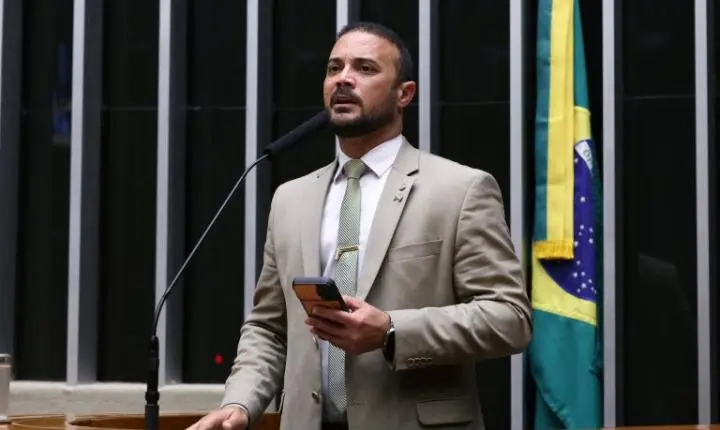 Projeto de Lei 1951/26 propõe criminalizar o uso de animais no tráfico de drogas