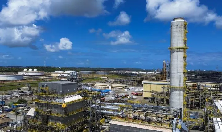 Refinarias da Petrobras operam acima de 100% de sua capacidade, impulsionando a produção