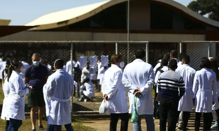 Revalida 2026/1 define nota de corte de 59 pontos para médicos estrangeiros