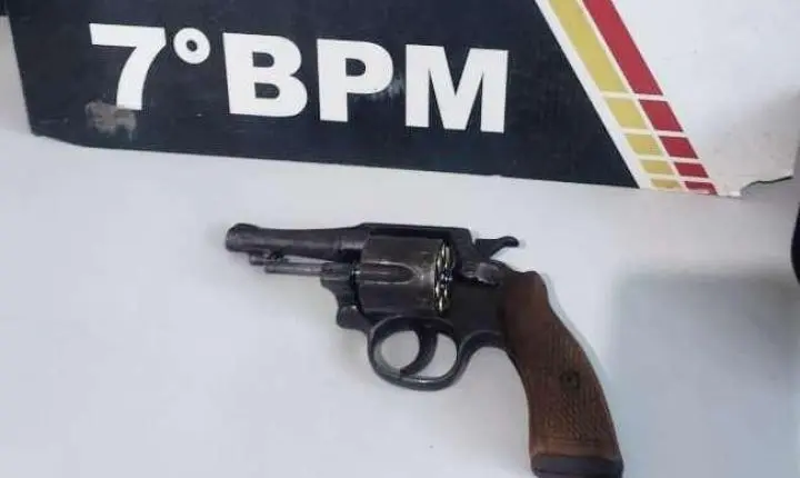 Revólver carregado é apreendido durante bloqueio policial em rodovia MT-241