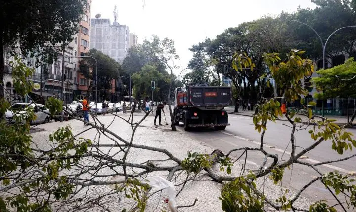 Previsão de ventos fortes no Rio coloca a capital em estágio 2