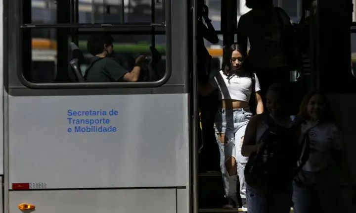 Rio de Janeiro sanciona lei contra assédio a mulheres no transporte público