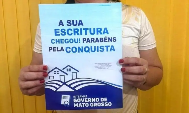 Rosário Oeste amplia regularização fundiária com entrega de escrituras