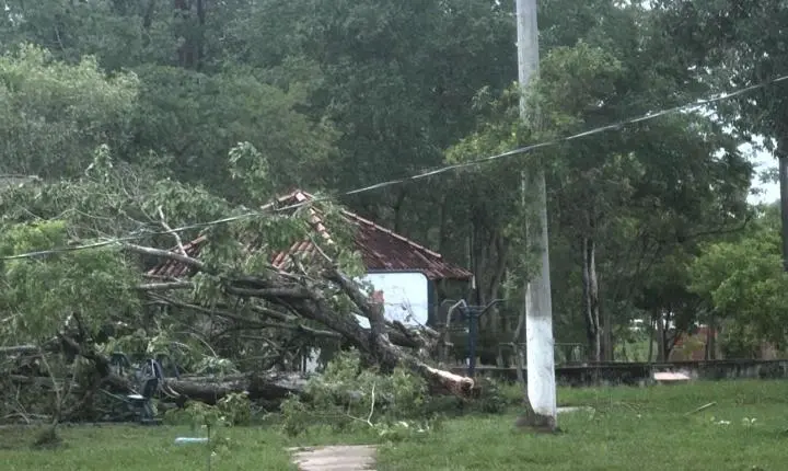 Rosário Oeste Publica Decreto de Emergência Pós-Temporal