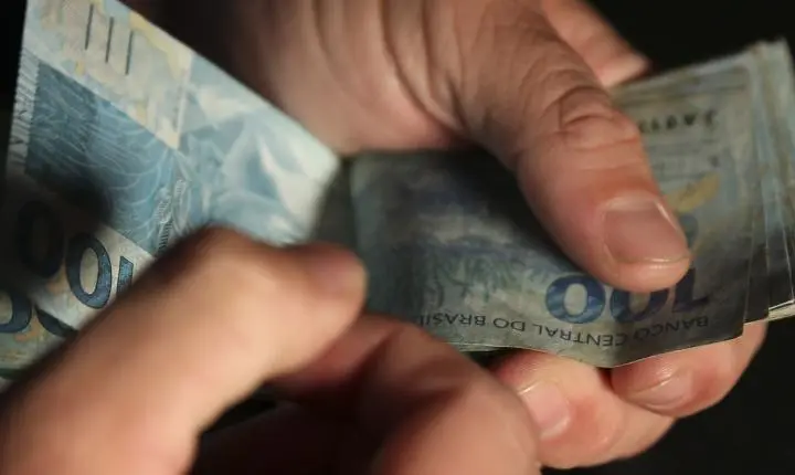 Rendimento médio do trabalhador brasileiro atinge novo recorde de R$ 3.722