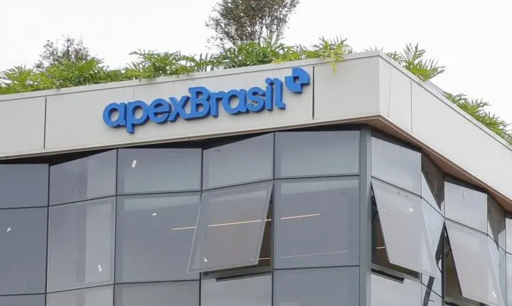 Novo tarifaço dos EUA impacta exportações brasileiras, com São Paulo e Santa Catarina arcando com 52% da carga