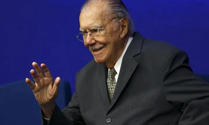 José Sarney é internado no Hospital Sírio-Libanês para tratar pneumonia
