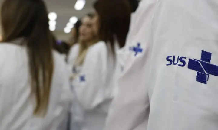 Governo prorroga atuação de 676 médicos especialistas no SUS até 2027