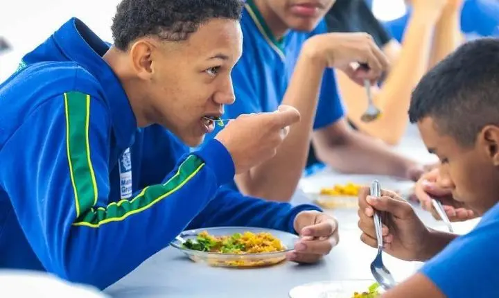 Seduc proíbe refrigerantes, doces e salgadinhos industrializados nas cantinas de escolas públicas