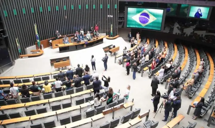Câmara dos Deputados debate violência sexual contra crianças e adolescentes em sessão solene