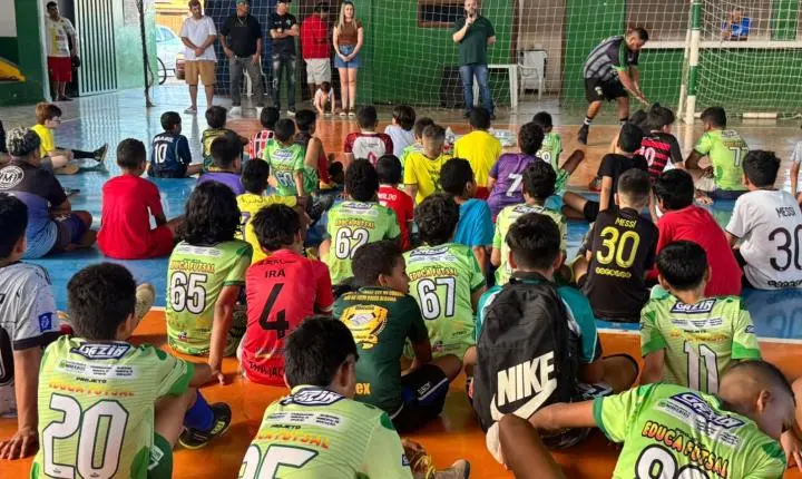 Sicredi apresenta novos uniformes do Projeto Educa Futsal em Rosário Oeste
