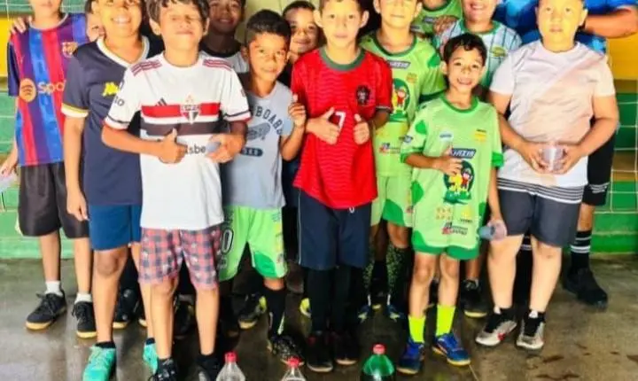 Sicredi apresenta novos uniformes do Projeto Educa Futsal em Rosário Oeste