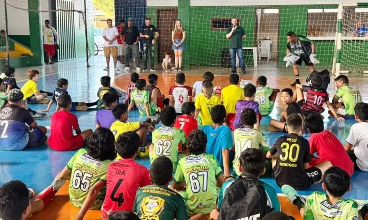 Sicredi apresenta novos uniformes do Projeto Educa Futsal em Rosário Oeste