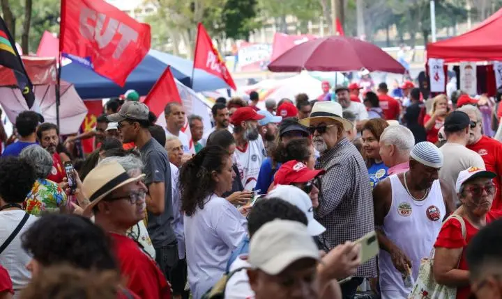 Trabalhadores se mobilizam pelo direito ao descanso e o fim da escala 6x1