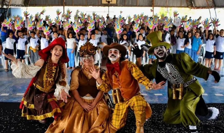 Teatro e educação: Sicredi de Nobres leva 'Chapeuzinho Vermelho' às escolas