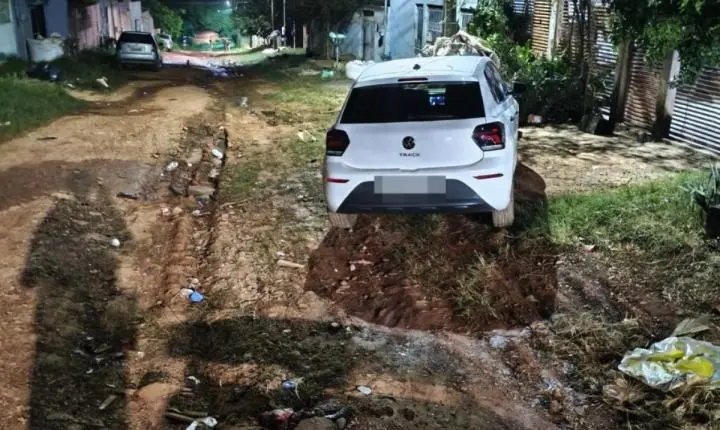 Traficantes são presos após roubar e 'depenar' carro de taxi