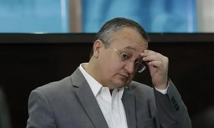 TRE pune Pedro Taques por uso de impulsionamento pago em críticas contra Mauro Mendes