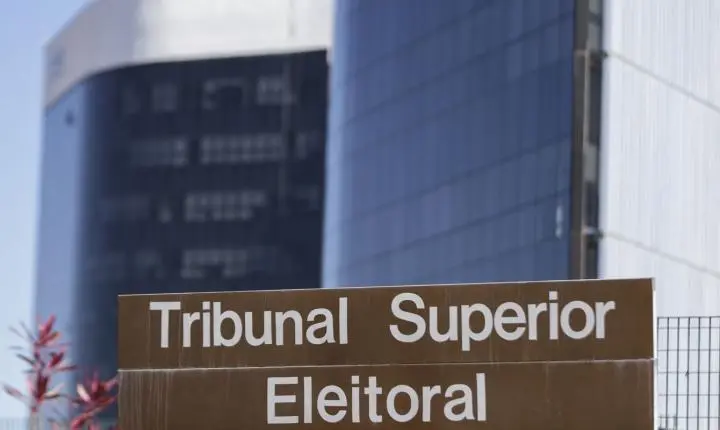 TSE avalia manutenção de liminar que suspendeu pesquisa eleitoral de Flávio Bolsonaro