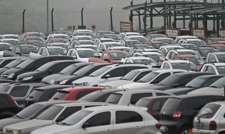 Fenabrave: venda de veículos novos no Brasil sobe 15% até maio, impulsionada por programas